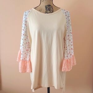 🌸Floral Sleeve Cream Top